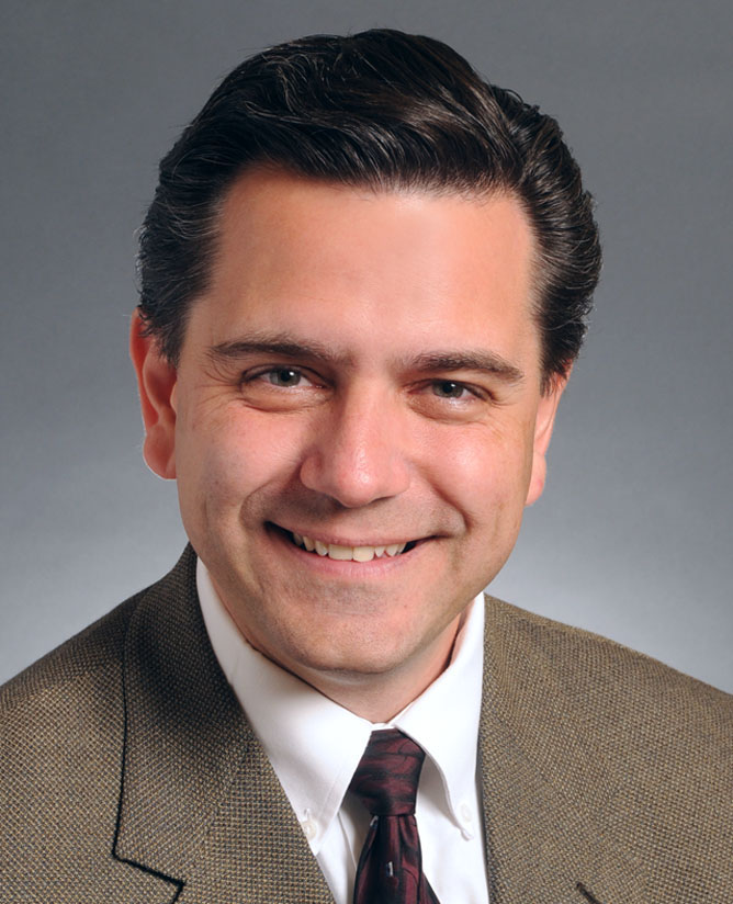 Sean R. Nienow